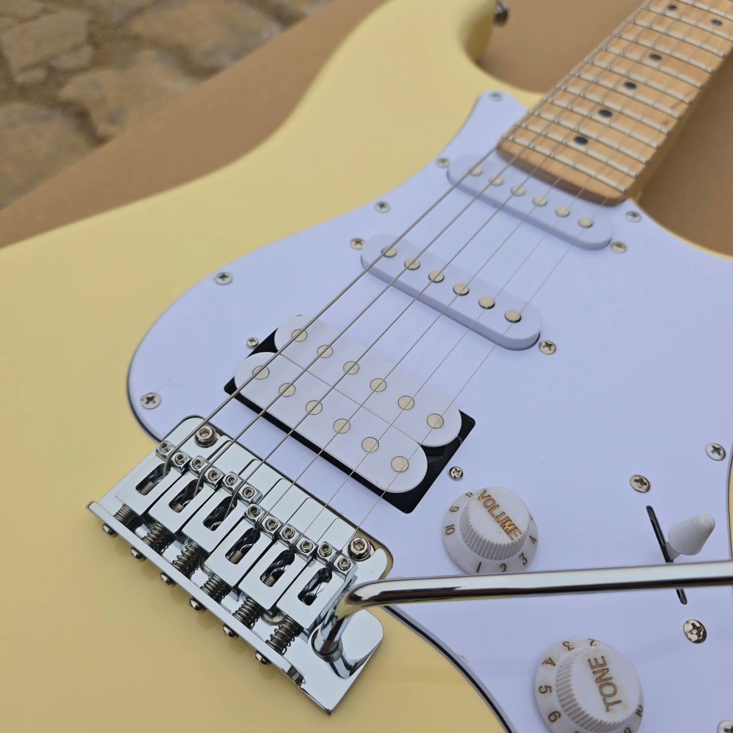 Cream color STT Color Star Inlay Tremolo System HSSHpickup electric guitars