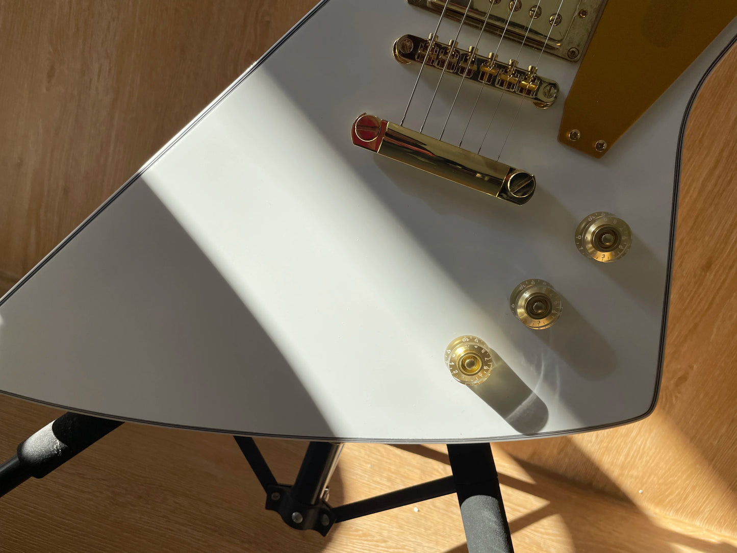 White Explorer Electric Guitar Gold Hardware HH Pickups Mahogany Body