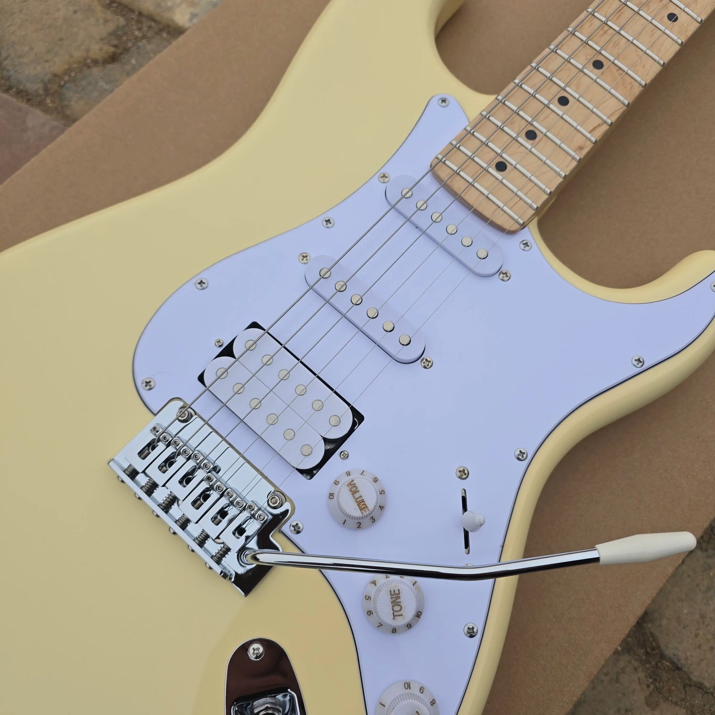 Cream color STT Color Star Inlay Tremolo System HSSHpickup electric guitars